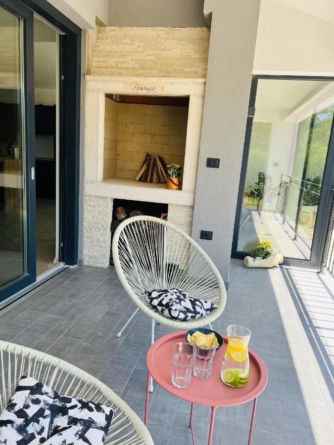 Vila Prisunca Jacuzzi & Swimming Pool Pazin Exteriör bild