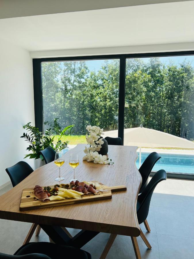 Vila Prisunca Jacuzzi & Swimming Pool Pazin Exteriör bild